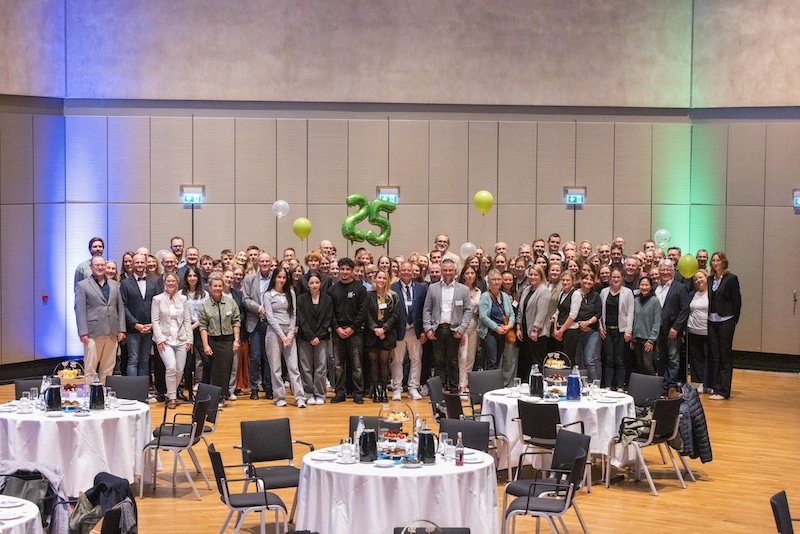 SIEGEL-Schulen und Partner:innen im Netzwerk Berufswahl-SIEGEL NRW | SIEGEL-Verleihung OWL – 25 Jahre SIEGEL ©Timo Blaschke